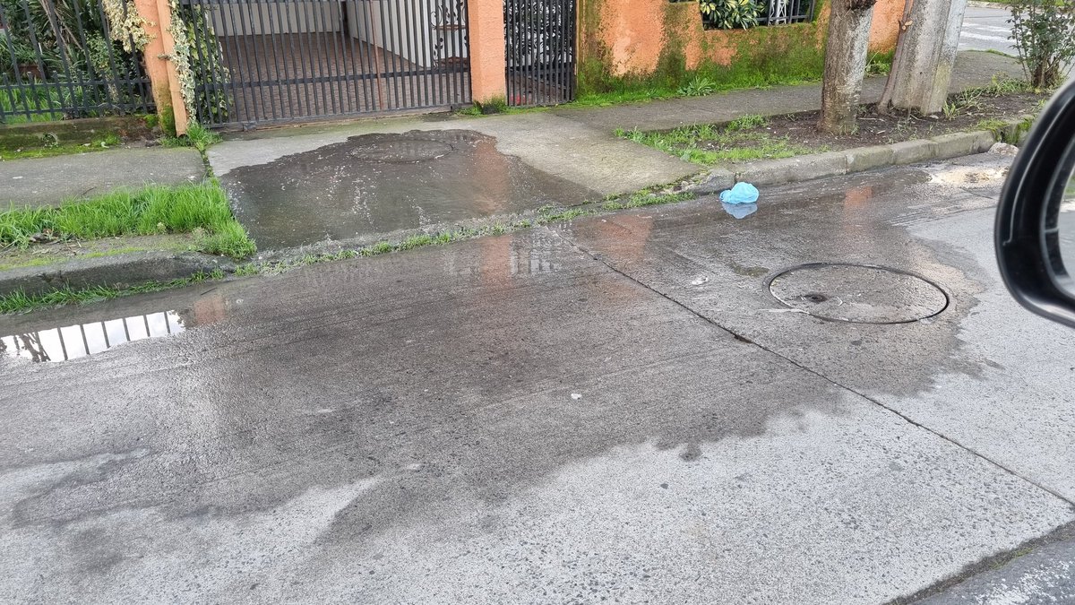 Rohyn21's tweet photo. @essbio derrame de Aguas servidas en calle General Velasquez con Hurtado de Mendoza villa Lomas de Maipon, chillan viejo continúa hasta esta hora de la noche!!!
@emergencianuble @ladiscusioncl https://t.co/bUPfNIoIf9
