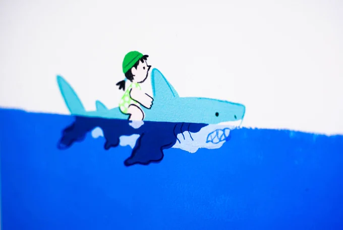 SWIMMING個展『Swim in BLUE POOL』本日もオープンしています。諸事情により今日も終日僕が店番しています。外は暑いですが是非展示を観て涼んでいってください。18時まで。 
