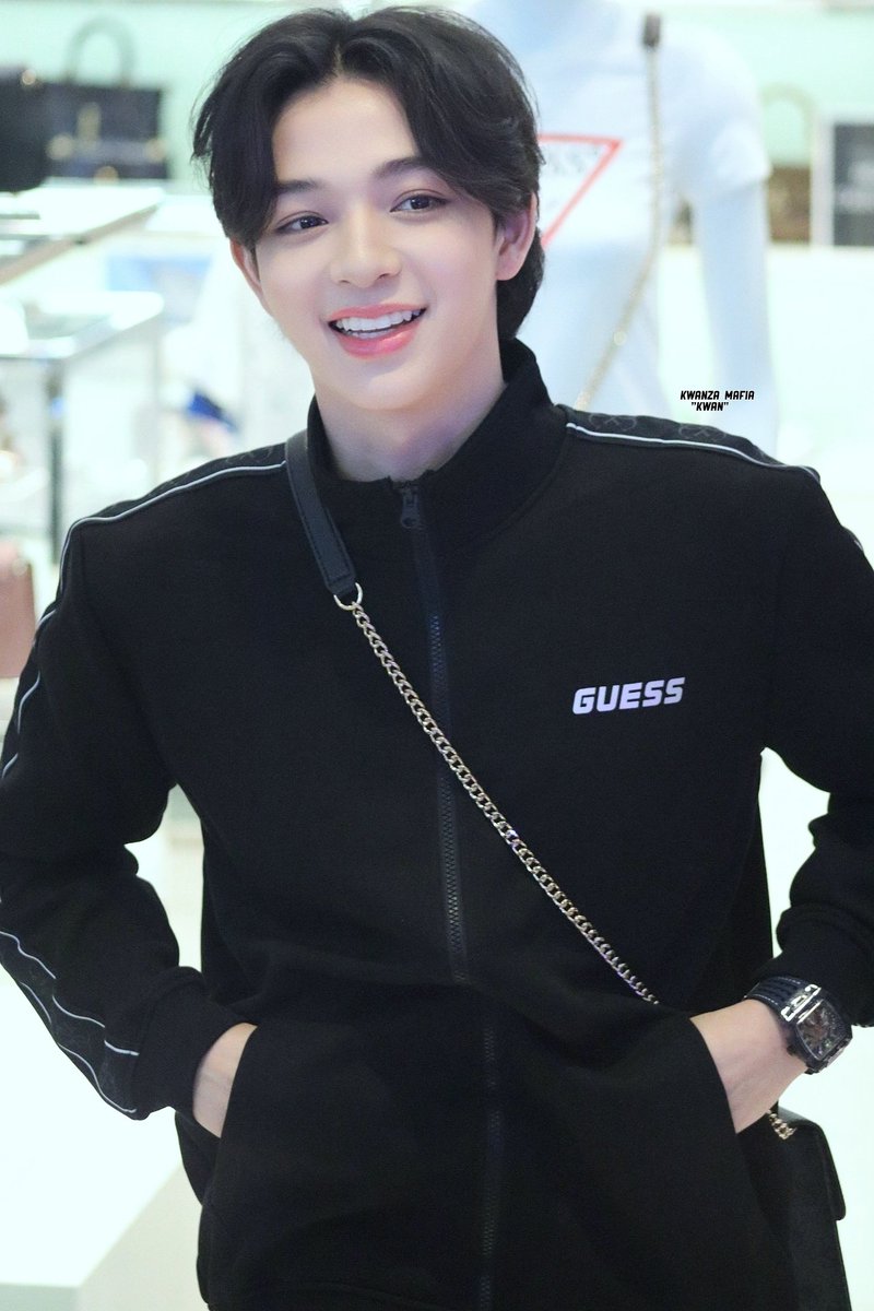 KwanzaMafia's tweet photo. คิดถึงคนคูล ( คูเมือง )

#GUESSNewStoreOpeningxBas
#บาสเด็กอ้วนที่แท้จริง #bbasjtr
#𝕜𝕨𝕒𝕟𝕫𝕒𝕞𝕒𝕗𝕚𝕒 📸 https://t.co/IUPxJHnr5W