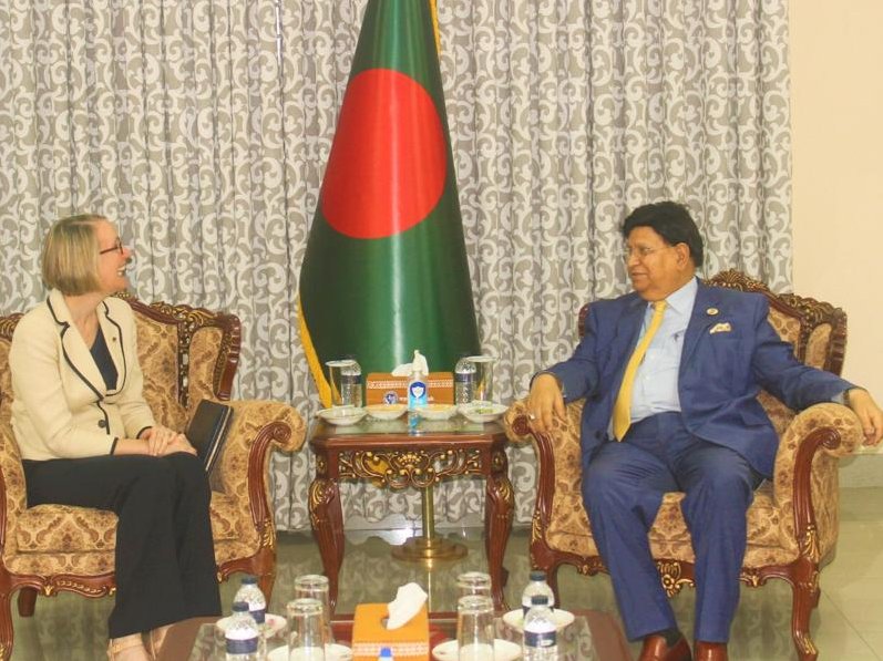 DrAKMomen's tweet photo. New British High Commissioner calls on Foreign Minister Dr. Momen https://t.co/GTOYnRRO0H