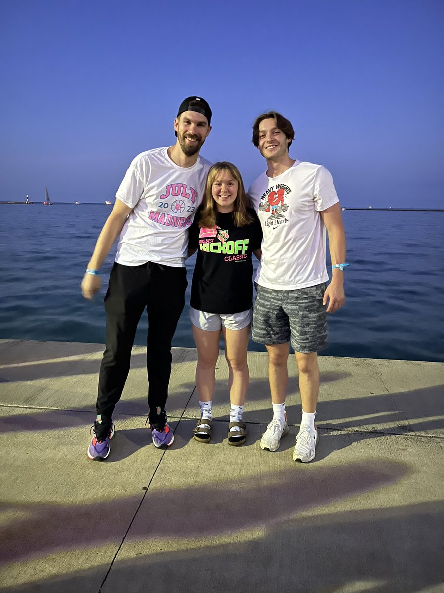 JensynStorhoff's tweet photo. End of my 2nd AAU season. Always goes way too fast! Love my @AirMinnesota family so much! So thankful for all these coaches &amp; for all they do for me &amp; all the players! Love you guys! ❤️🖤 (@Joshua4637 - we need a pic!) https://t.co/de02yiZPHu