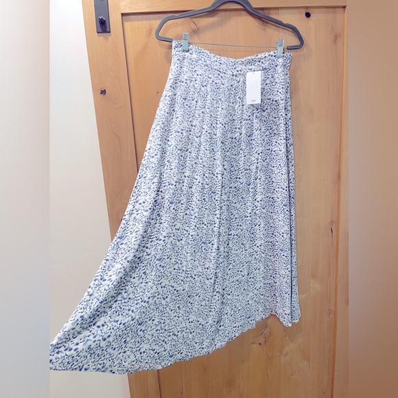 KatiaDBE's tweet photo. So good I had to share! Check out all the items I'm loving on @Poshmarkapp #poshmark #fashion #style #shopmycloset #mango #hm: https://t.co/sXKkTXjb7J https://t.co/WPp6J9tcSZ