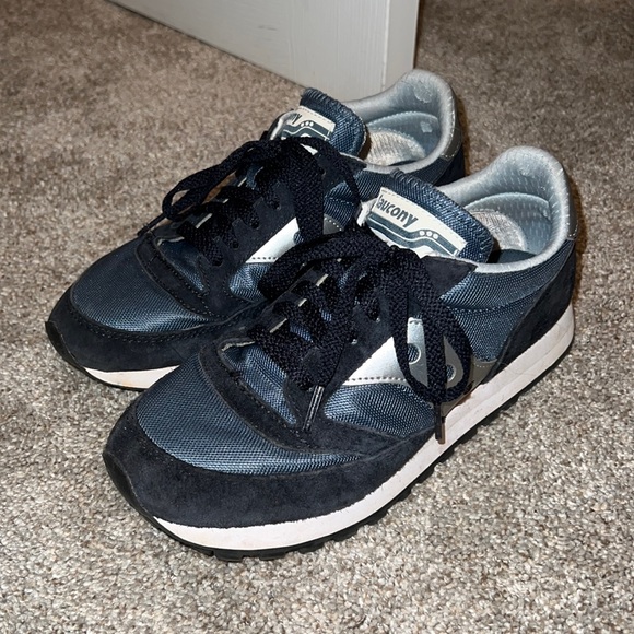 2SWEET2BE's tweet photo. So good I had to share! Check out all the items I'm loving on @Poshmarkapp #poshmark #fashion #style #shopmycloset #roxy #saucony #revolve: https://t.co/KLm1vdBcXJ https://t.co/FFXCOtl6c7