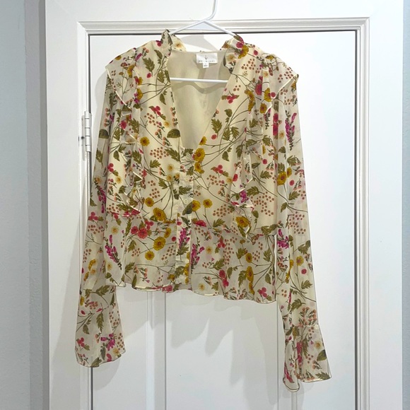 Penelope_Kol's tweet photo. So good I had to share! Check out all the items I'm loving on @Poshmarkapp #poshmark #fashion #style #shopmycloset #scotchsoda #lostwander #toryburch: https://t.co/iEKBcTHTYQ https://t.co/dl5lRGPdc8
