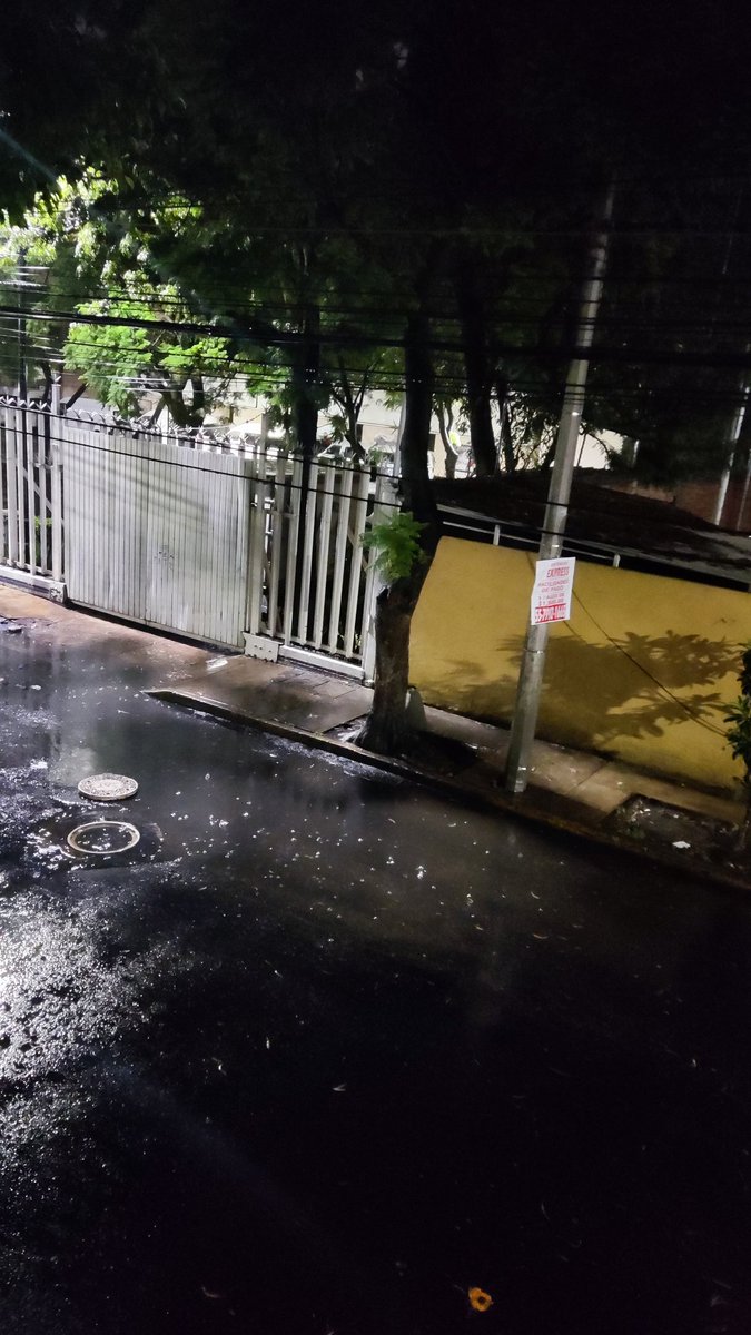Vic_Haro's tweet photo. @C5_CDMX hay una coladera destapada en calle huizaches, frente al @iecm . En arboledas del sur. https://t.co/yZ7bIX1ZvK