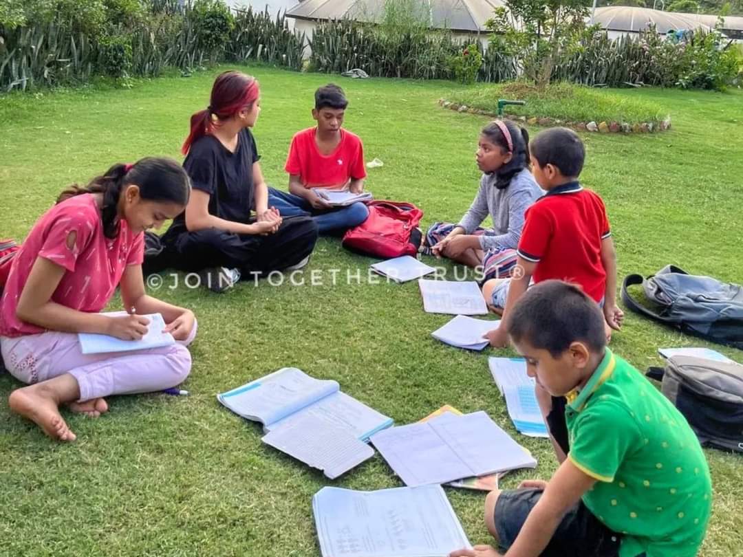 'One person can make a difference and everyone should try it too.'❤🧿

Be a part of our cause by connecting with us on wejointogether.org 

#JoinTogetherTrust #khojbachpanki #JTT #delhingo #ReachToTeach #educationforall #MissionEducation