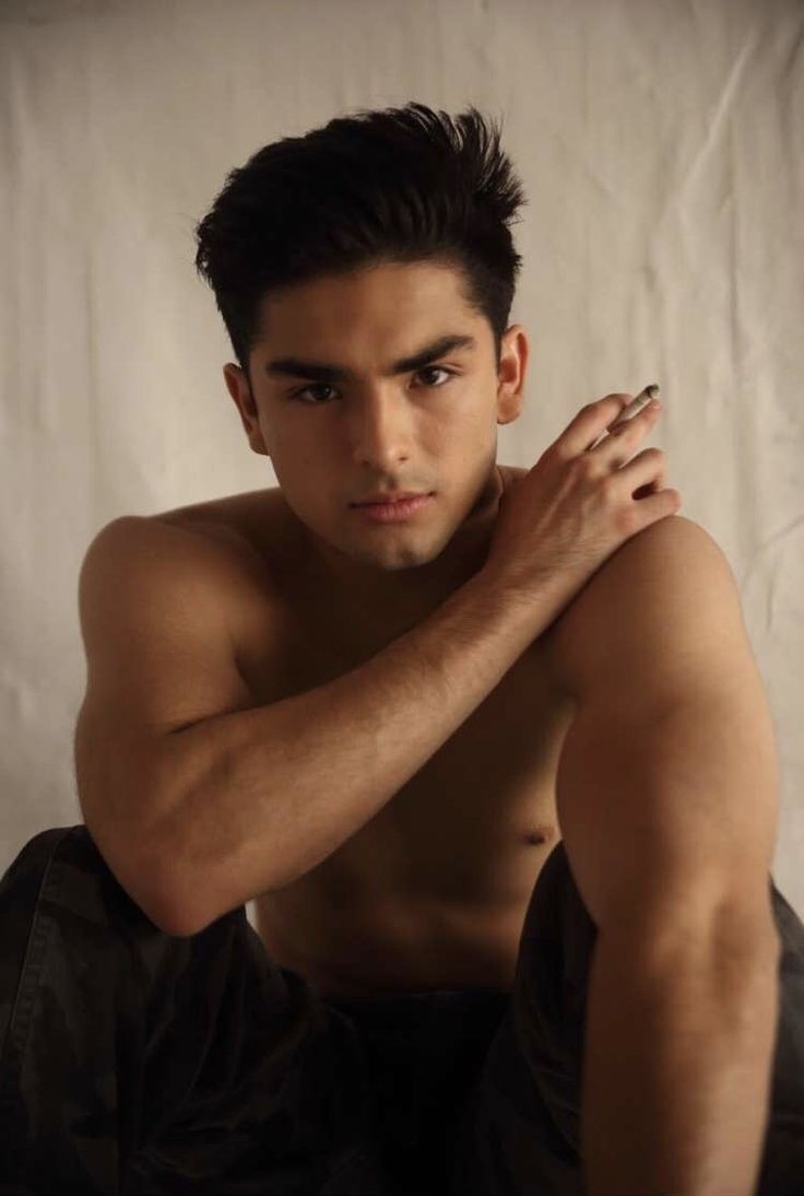 elitehouse_'s tweet photo. Diego Tinoco como Douglas González; https://t.co/LYQExwYkY1