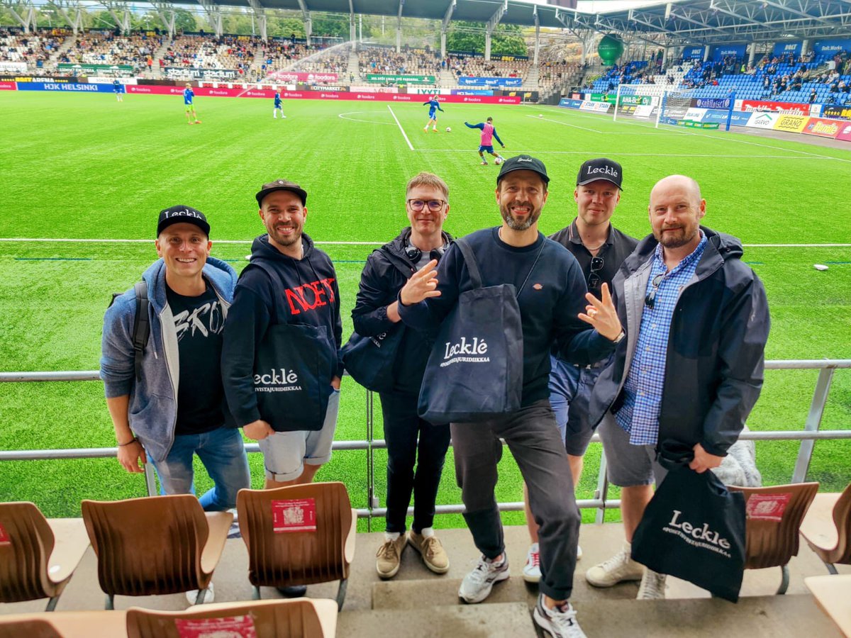 Lauantaina kävimme kumppanimme Lecklen koordinoimana katsomassa heidän yhteistyöjoukkueensa HJK:n matsia. Tunnelma toimi, mutta pisteet matkasivat Lahteen.

Kiitos vielä mukavasta iltapäivästä👌

#positiivistajuridiikkaa #lecklé #hjkhelsinki #yhteistyö #sponsorointi #oleritari