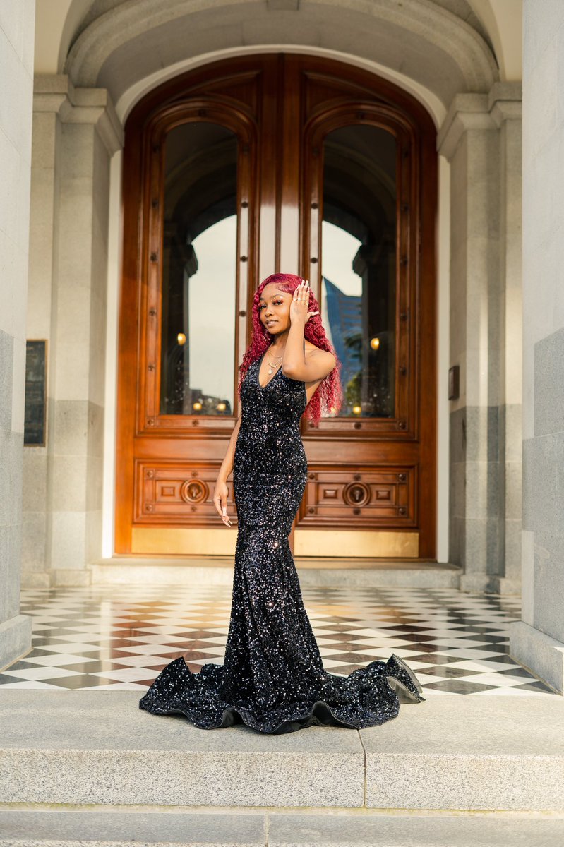 4thatcho's tweet photo. i’ll always be in love w my last set of prom pics🥹 #prom23 https://t.co/kID0U22rx3