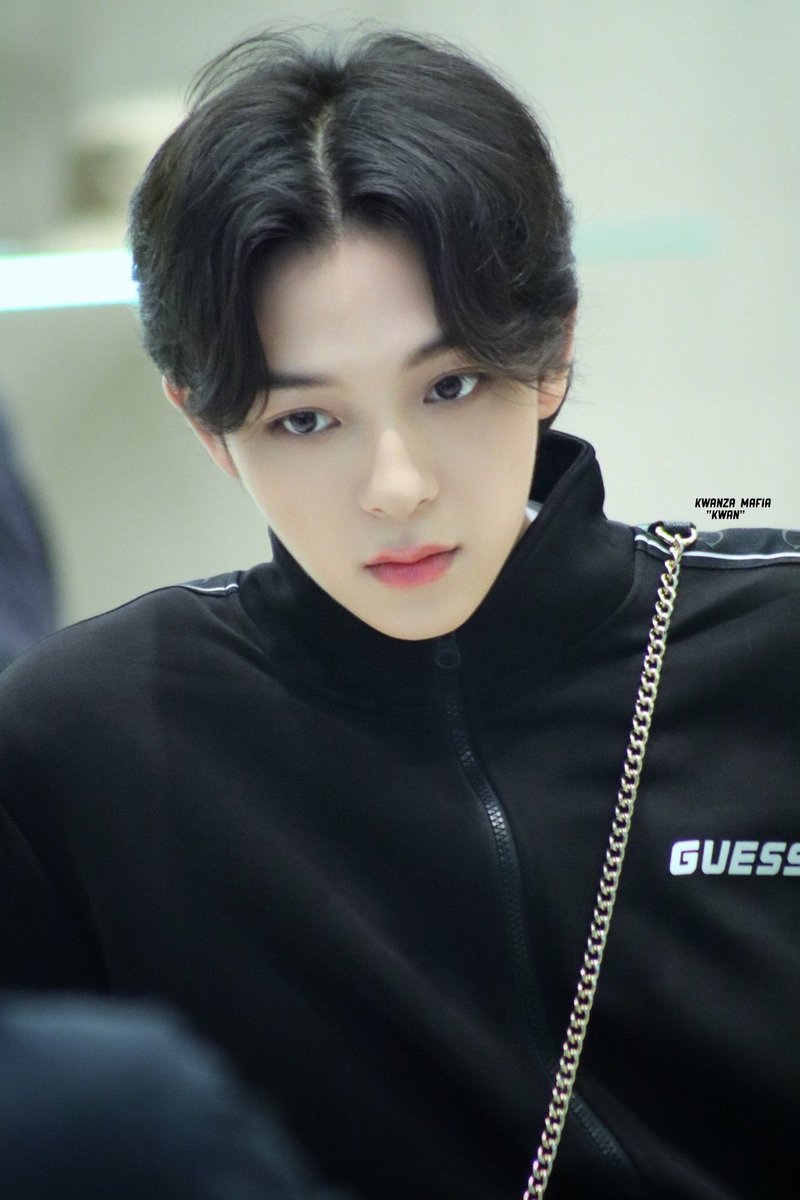 KwanzaMafia's tweet photo. โตเปงหนุ่มแล้ว
#GUESSNewStoreOpeningxBas
#บาสเด็กอ้วนที่แท้จริง #bbasjtr
#𝕜𝕨𝕒𝕟𝕫𝕒𝕞𝕒𝕗𝕚𝕒 📸 https://t.co/Yllb6VS2Tk
