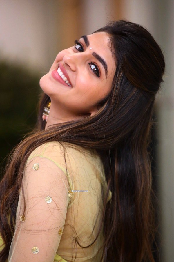 F0uxwyKaMAAYKp1?format=jpg&name=900x900