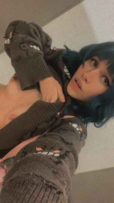 Los ba&ntilde;os del cine me ponen cachonda omg 🙈💫 https://t.co/qurf1ppoXH