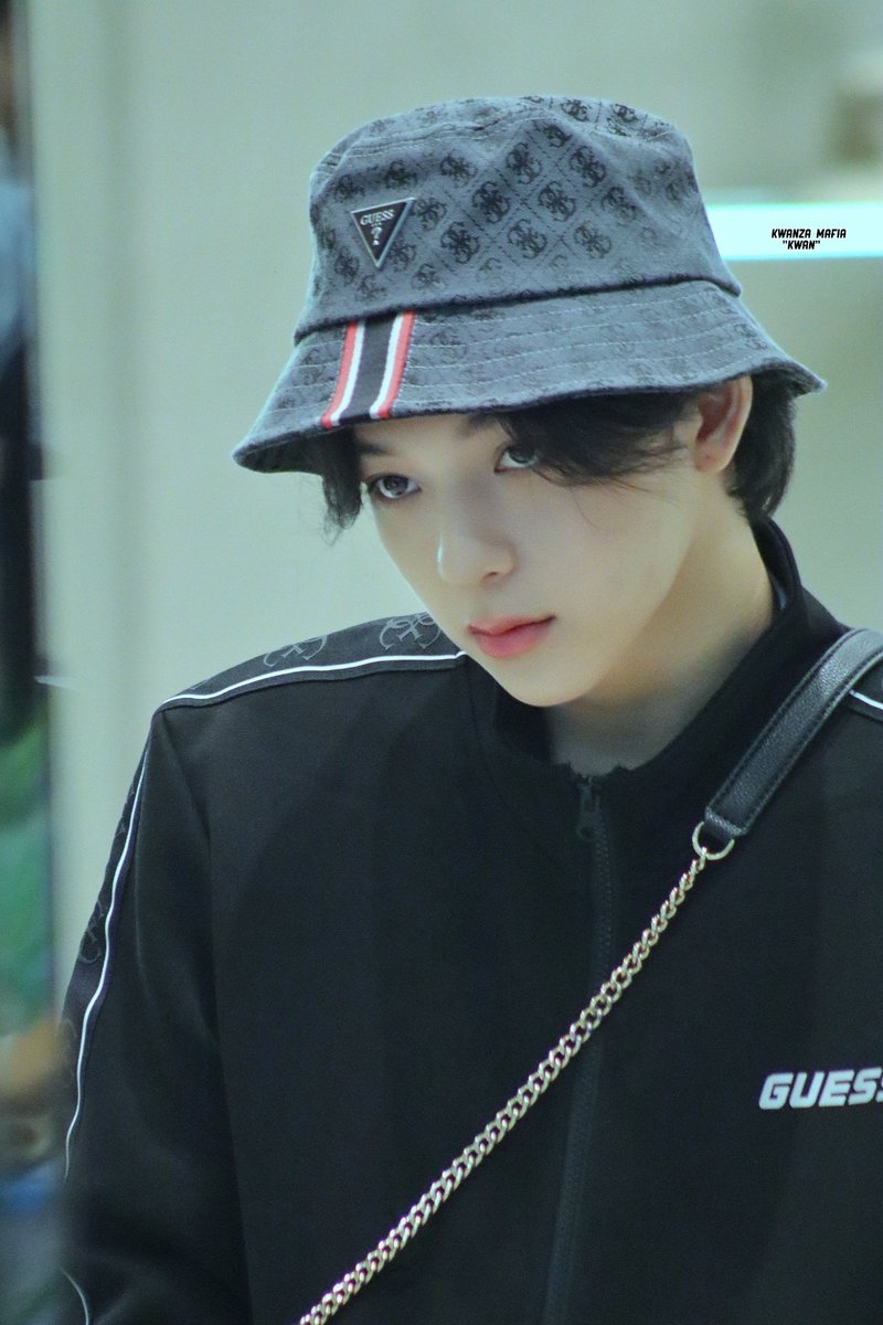 KwanzaMafia's tweet photo. จิกๆเรย📸
#GUESSNewStoreOpeningxBas
#บาสเด็กอ้วนที่แท้จริง #bbasjtr
#𝕜𝕨𝕒𝕟𝕫𝕒𝕞𝕒𝕗𝕚𝕒 📸 https://t.co/Si1jsppU56