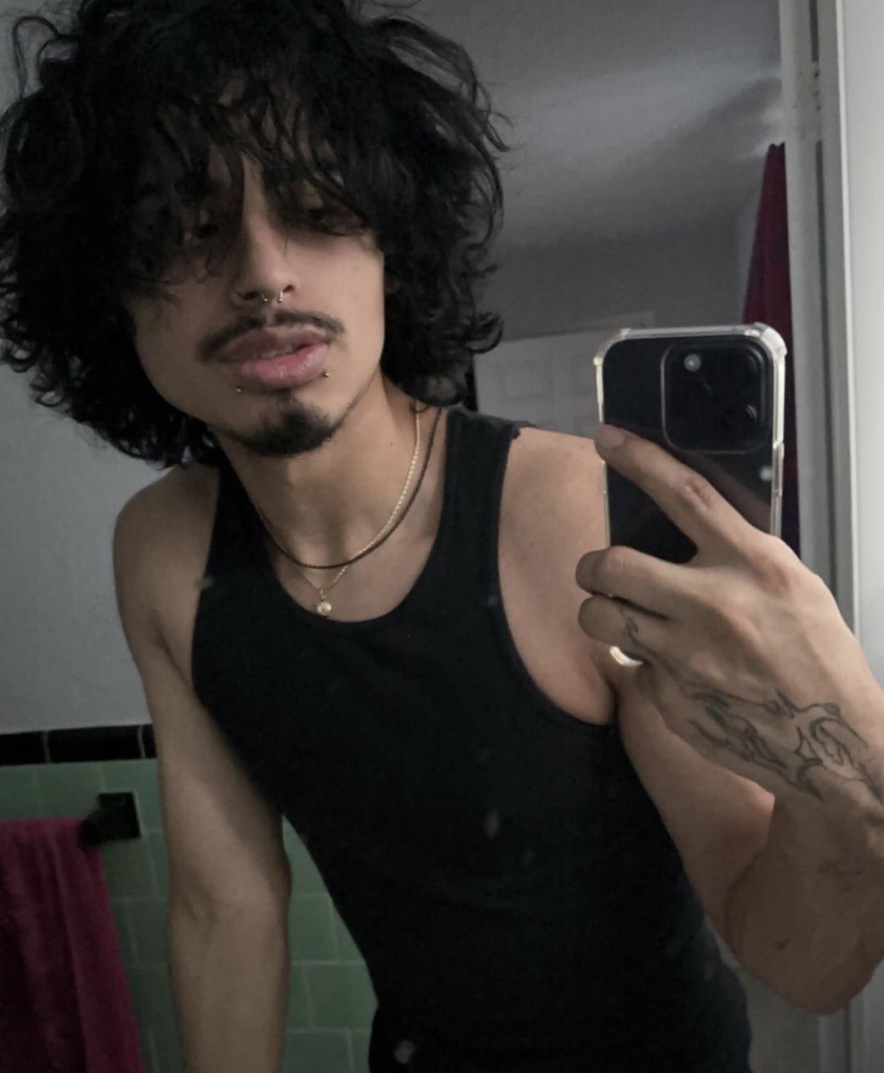 hi i’m ves! i like crocheting and cats :) 

#krp #krp16