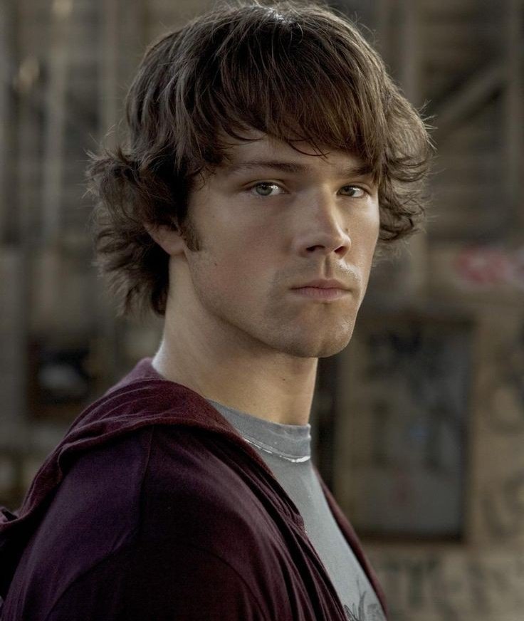 sammywincher's tweet photo. oioi à todos! eu sou o Sam Winchester. homem caçador de coisas sobrenaturais e o irmão mais bonito, cheguei aqui e estou perdido... mas já que tô aqui me ajudem a achar meu irmão, minha família e/ou meus amigos!! deem rt aqui pra chegar em mais gente. https://t.co/LqGnVBVklC