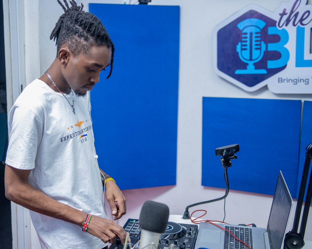blueradioKe's tweet photo. Terrific Tuesday is up and running⏰on #thebreakfastvibe with @WambuiMbui1 . Uko na advice gani kwa KFC regarding their upcoming location pale Kakamega. Waongeze chicken feet and fries?
On the Decks🎧: DJ Allande.

#techtuesday #business #vibesonly #mombasa https://t.co/hmawLocMMO