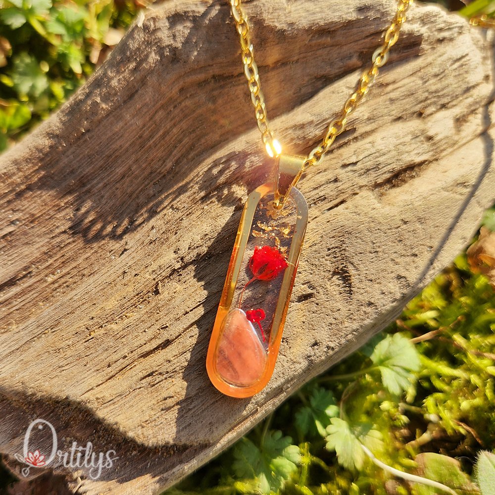 ortilys's tweet photo. Hello Bonjour !

Je créé des bijoux poétiques à partir de fleurs, de feuilles, de plantes. J’aime proposer des bijoux colorés, élégants, et surtout personnalisables, pour que chacun puisse rêver à un bijou unique !
#PortfolioDay https://t.co/wysziiEalg