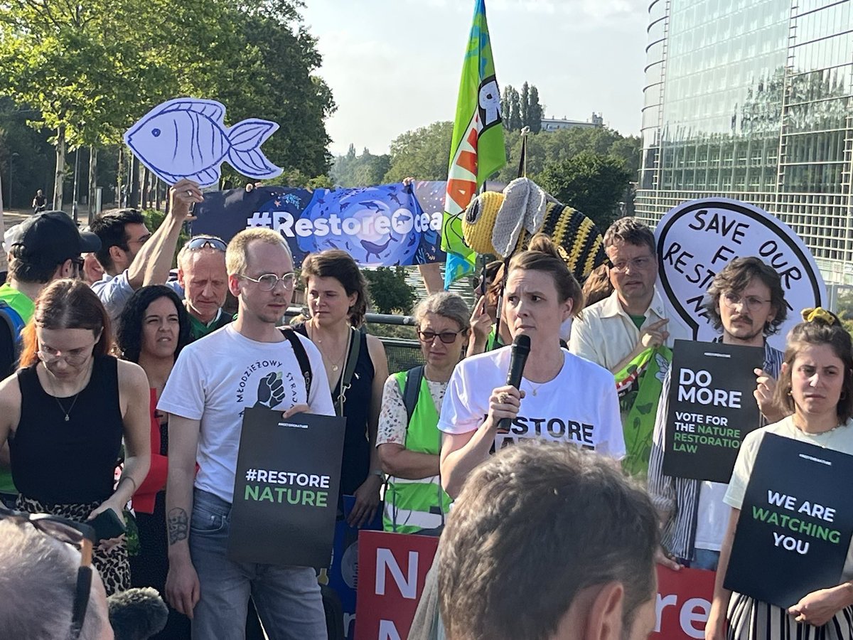 RESTORE NATURE 💚💚💚

Tomorrow, we will face a crucial vote in the European Parliament.

Today, climate and nature activists joined us to make clear:

We need the nature restoration law to protect nature, climate and our future.

We cannot let them down.

VOTE FOR THE FUTURE.