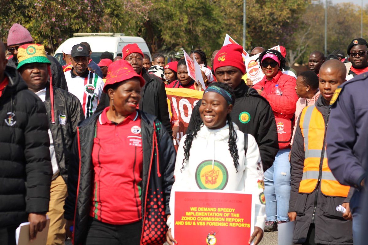 _cosatu's tweet photo. Countdown...Workers under Cosatu have given employers fourteen days to respond to the demands of workers #NoToHighInterestRates #NoToUnemployment #NoToCorruption #NoToCrime #NoToAttacksonCollectiveBargaining @CapricornFMNews @CapricornFM https://t.co/0yzEzkM9nS