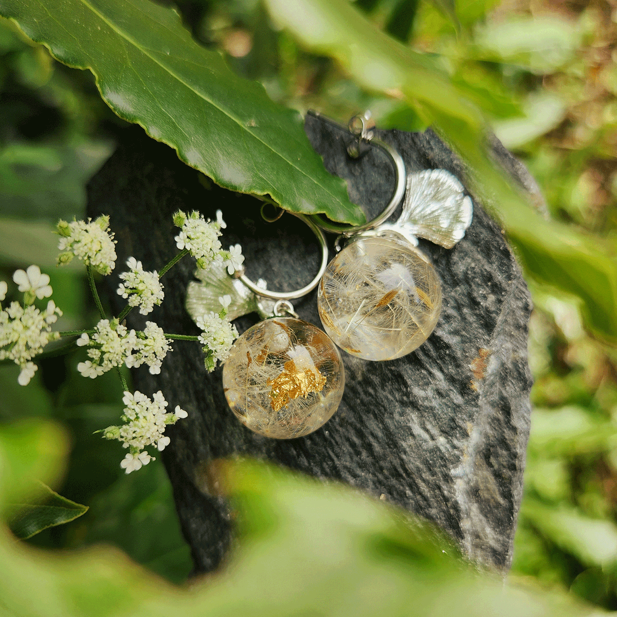ortilys's tweet photo. Hello Bonjour !

Je créé des bijoux poétiques à partir de fleurs, de feuilles, de plantes. J’aime proposer des bijoux colorés, élégants, et surtout personnalisables, pour que chacun puisse rêver à un bijou unique !
#PortfolioDay https://t.co/wysziiEalg