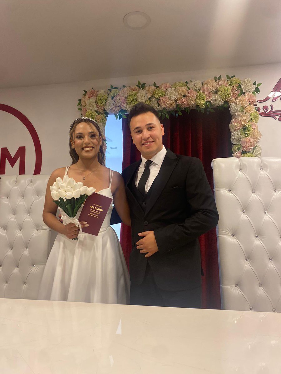 irem_ozad's tweet photo. 5 yılın sonunda hayallerinin gerçekleşmesi öyle güzel bir his ki 🤍 @Canyesildaaag https://t.co/1Df6pKJSJC