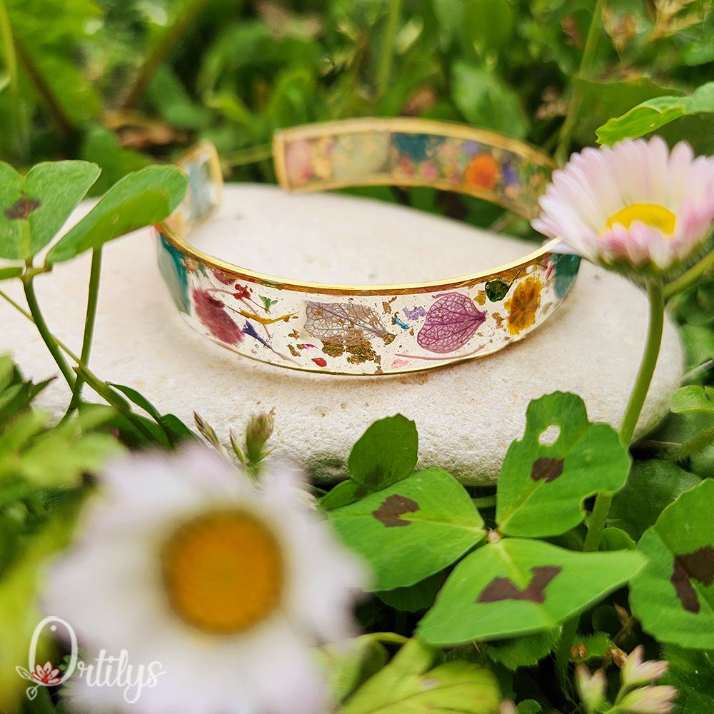 ortilys's tweet photo. Hello Bonjour !

Je créé des bijoux poétiques à partir de fleurs, de feuilles, de plantes. J’aime proposer des bijoux colorés, élégants, et surtout personnalisables, pour que chacun puisse rêver à un bijou unique !
#PortfolioDay https://t.co/wysziiEalg