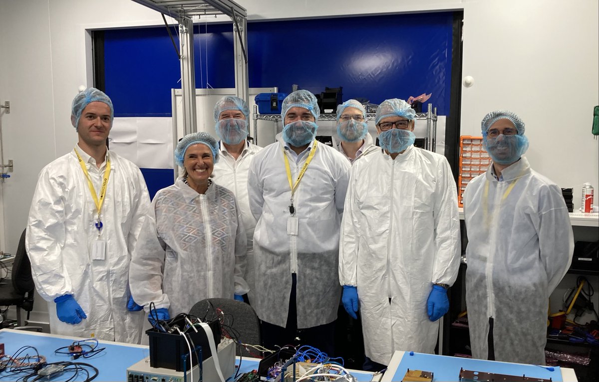 SimonettaCheli's tweet photo. While in the UK, today I got the chance to visit @Open_Cosmos facilities in Harwell with @AschbacherJosef. Among other satellites, I also managed to have a glimpse at Phisat-2 and Mantis!
#EarthObservation #ESAIncubed https://t.co/WZtXfTV41h