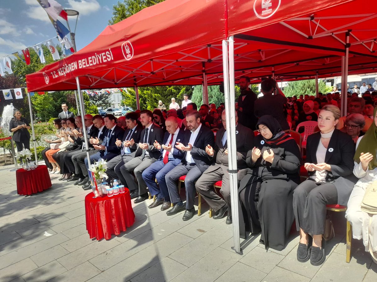 zafercoktan's tweet photo. #Srebrenica soykırımının yıldönümünde soykırımda şehit olan kardeşlerimizi Belediye Başkanımızı sn. @turgutaltinok06 Bosna Hersek büyükelçisi sn. Adis Alagiç ve değerli katılımcılarla birlikte rahmet ve hüzünle yâd ettik. 
#8372 #SrebrenitsaAğlıyor 🌹 https://t.co/9wUrLHYxJx
