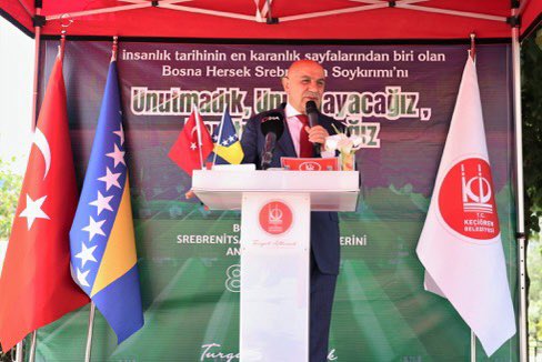 zafercoktan's tweet photo. #Srebrenica soykırımının yıldönümünde soykırımda şehit olan kardeşlerimizi Belediye Başkanımızı sn. @turgutaltinok06 Bosna Hersek büyükelçisi sn. Adis Alagiç ve değerli katılımcılarla birlikte rahmet ve hüzünle yâd ettik. 
#8372 #SrebrenitsaAğlıyor 🌹 https://t.co/9wUrLHYxJx