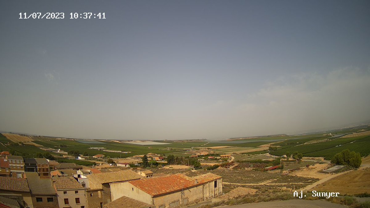 darrera_meteo's tweet photo. ✅ DARRERA instala la nueva estación #meteo municipal #VantagePro2 #GroWeather de #Sunyer.
🌤️ El equipo mide viento, temperatura, humedad, lluvia, presión y radiación solar. Asimismo, cuenta con una #cámara para la transmisión de imágenes en directo.
➡️ https://t.co/EVyw2vGGEd https://t.co/IXYp2e3N09