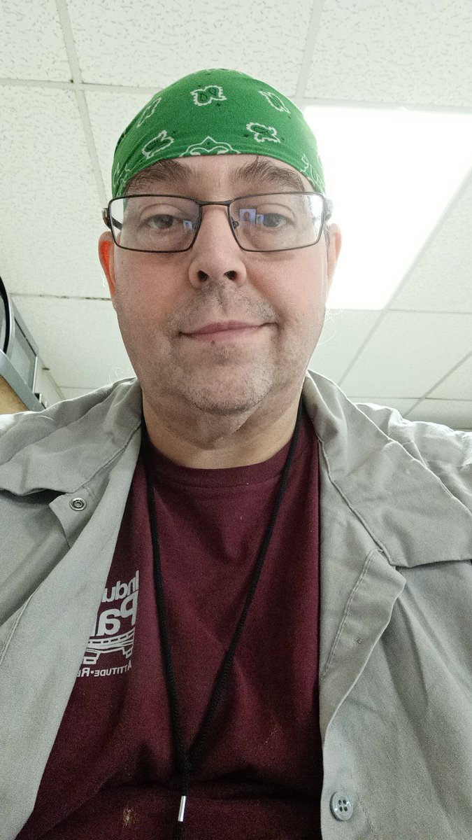 Good morning everyone 
I shaved and I feel cool but I look I am getting old and I'll be 54 next week Wow years fly fast. 
Have great summer everyone ⛱️🧋🍦