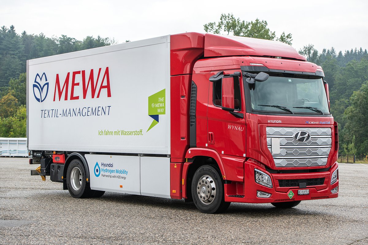 MEWA_BE's tweet image. #Mewa plant de leveringsroutes naar klanten zorgvuldig in om het verbruik en de uitstoot te optimaliseren. Bovendien rijden we ook als eerste in de sector met een vrachtwagen op waterstof. #mewatm #textilsharing #sharingfitseveryone