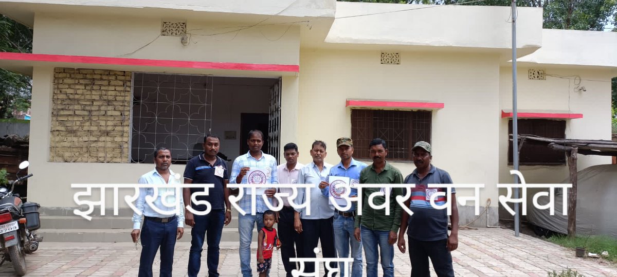 Manoranjankr01's tweet photo. @vlwjharkhand @JharkhandCMO @HemantSorenJMM @jharotef @Badal_Patralekh @INCIndia #JusticeforVLW
मैं जनसेवकों के साथ हूँ ।
@JRAVSS
@jharotef

माननीय मुख्यमंत्री जी,  जनसेवक के वेतनमान में 10 वर्षों के उपरांत किए गये कटौती को वापस लेने की कृपा करें और 11 सूत्री मांगो को पुरा कर जनहित में आंदोलन को समाप्त करने हेतु पहल करें। https://t.co/W65M3yPEzy