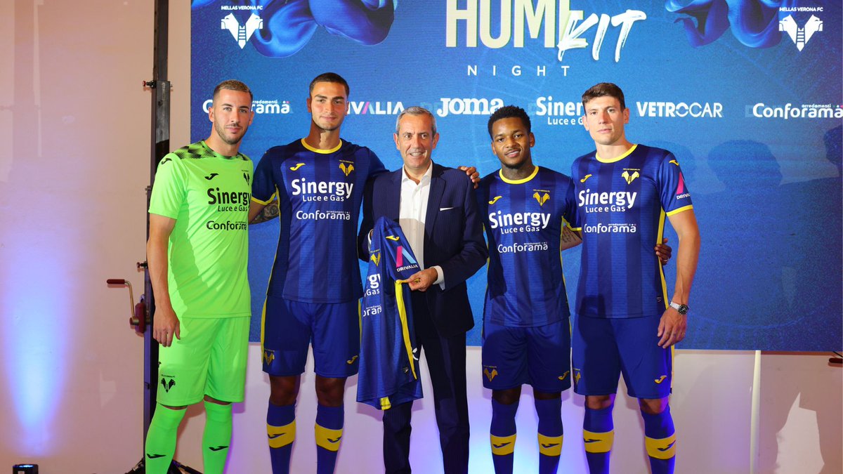 HellasVeronaFC's tweet photo. 🤝 #HVFC viaggia (ancora) con @drivalia 🟡🔵

🚙 La società di noleggio e mobilità del Gruppo #CAAutoBank ha deciso di continuare come #SleeveJerseyPartner dell'Hellas Verona 💪🇸🇪

👀 Leggi tutti i dettagli ⤵️
https://t.co/BQLT9eLfsK

#HVPartner #HomeKitNight #DaiVerona💙💛 https://t.co/sbfcVt3tjN