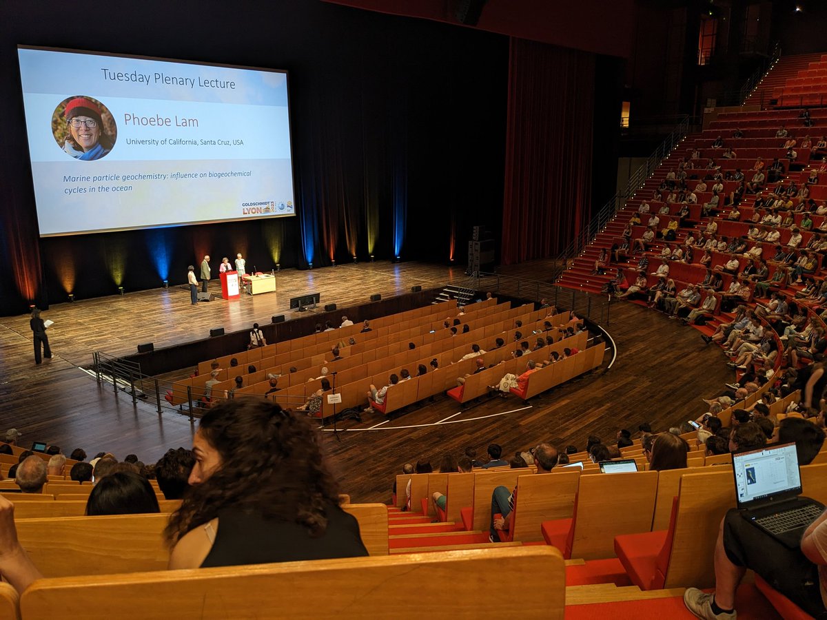 Today's plenary lecture <a href="/goldschmidt2023/">Goldschmidt</a> happening now! <a href="/PhoebeLam9/">Phoebe Lam</a> talking about marine particle geochemistry &amp; biogeochemical cycles in the ocean 🤓