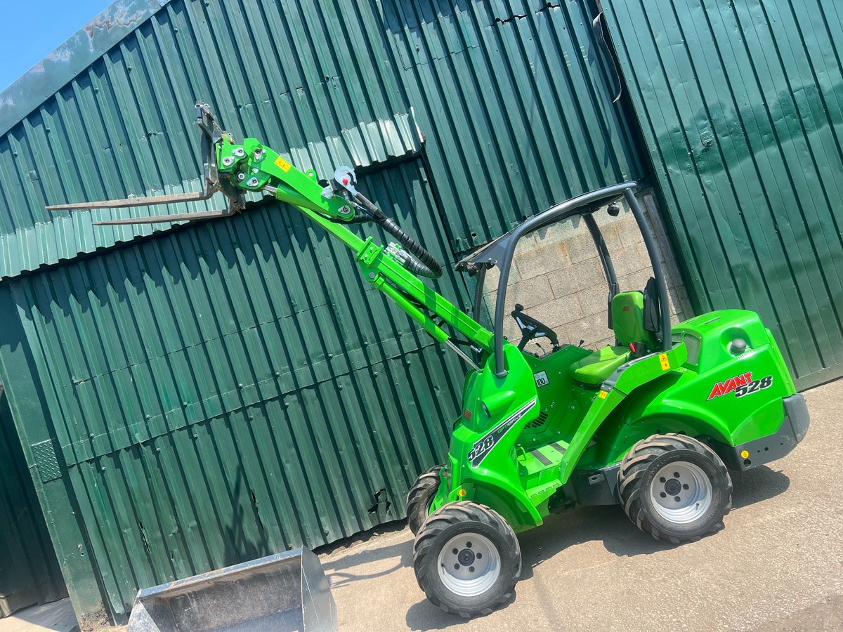 #Avant #loader 528 For Sale
2022
140 hours only
Sold new Jan 2022 but customer upgraded to bigger machine
Comes with Forks and Bucket
Warranty to Jan 2025
£24,950+vat
More pictures on our website -
1stbaseplantsales.com