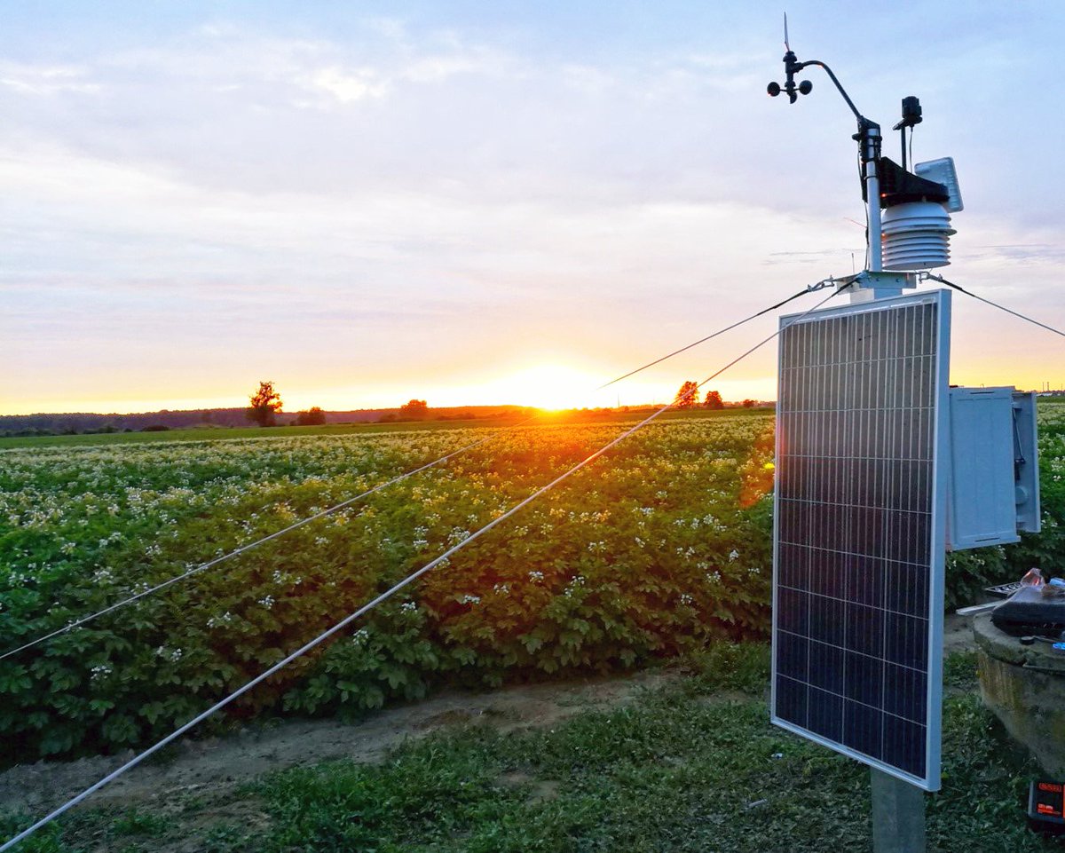 Space4Europe's tweet photo. #ICYMI 🇵🇱 Polish company Wasat received a Gold Medal for its 'Irriget' service at #POLAGRA International Fair earlier this year. Developed as part of an @ESA Demonstration Project, Irriget enables efficient crop #irrigation & sustainable #WaterManagement.
https://t.co/cNLMPZaCXn https://t.co/brSmLKJp8U