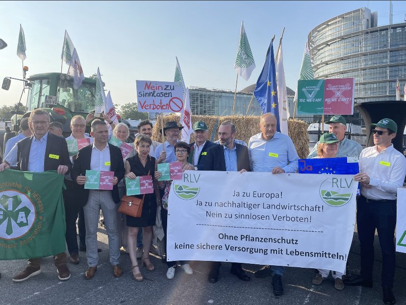 20 pays sur 27 présents à #Strasbourg pour dénoncer le risque d’une loi #restauration de la #nature idéaliste irréaliste et punitive.
Restaurer la nature: oui, mais avec cette loi .
La <a href="/EU_Commission/">European Commission</a> doit revoir sa copie!
Rejet !!
<a href="/COPACOGECA/">COPA-COGECA</a> <a href="/jwojc/">Janusz Wojciechowski</a> <a href="/vonderleyen/">Ursula von der Leyen</a> <a href="/CharlesMichel/">Charles Michel</a>