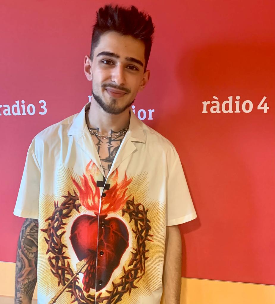 MetropoliRadio4's tweet photo. 🗣️:"Yo necesito vivir para escribir"
🎶 El cantant i compositor .@g_face_oficial presenta #𝓞𝓻𝓲𝓰𝓮𝓷 el seu primer treball discogràfic💿❗️
🔊 Recupera l'#𝔼ℕ𝕋ℝ𝔼𝕍𝕀𝕊𝕋𝔸
🔗#PodCast ▶️https://t.co/MPxxhooT06
🎙️ @XaviCollado_
#musica #GFace #AntesDeMí https://t.co/kB6zB3crdX