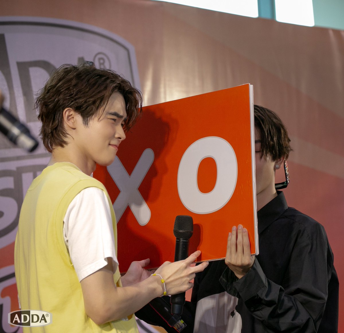 AdoraBomm's tweet photo. ดูพี่บอมทำหน้าช็อตเลือกคัทชูหรือแอดด้า555ไม่เลือกเหมือนกันได้ไงไหว
#ADDAxTarBom #bommu https://t.co/99SvzizZ7p