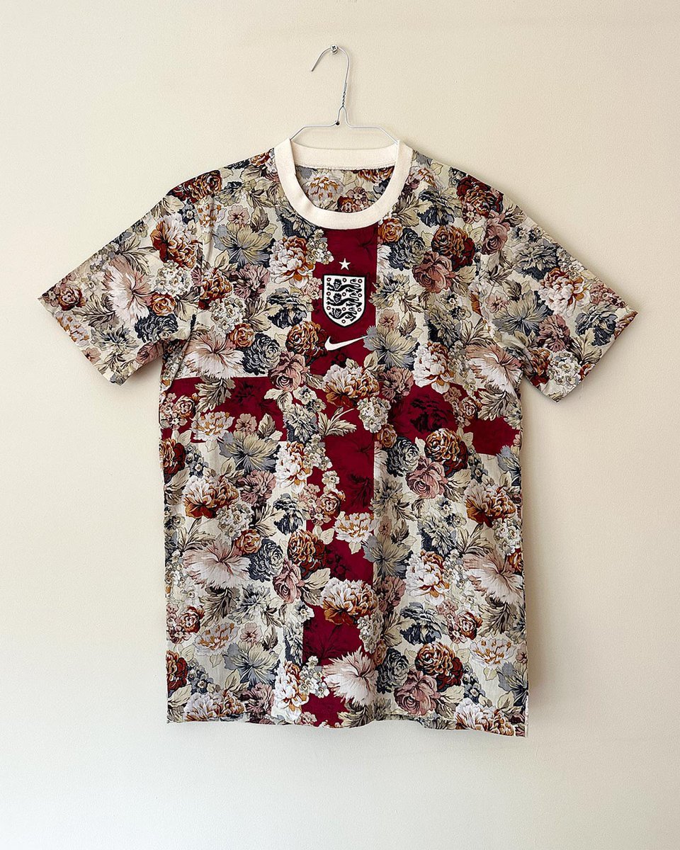 CaminoTV's tweet photo. Il fait des maillots unique au monde 🍯 https://t.co/FS0avX2fj5