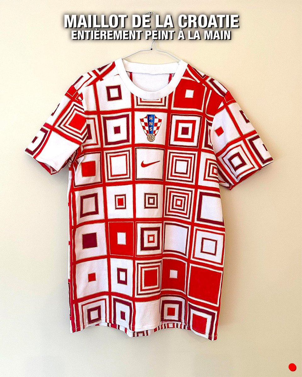 CaminoTV's tweet photo. Il fait des maillots unique au monde 🍯 https://t.co/FS0avX2fj5