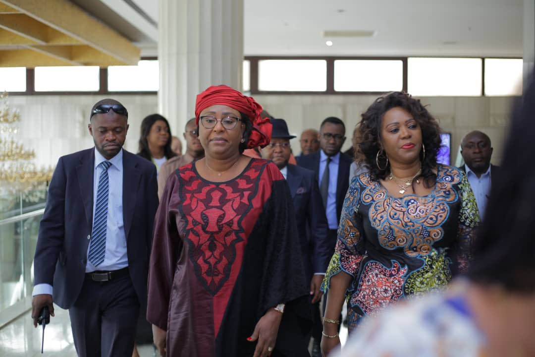 KambaleStphani1's tweet photo. #HappeningNow: Mise en place terminée. 
Arrivée du Directeur de Cabinet Adjoint du PR05, des ministres du droit humain, jeunesse et début de la cérémonie de célébration du 20 ième anniversaire du protocole de Maputo au Fleuve_Congo_Hotel.

#ProtocoleMaputo20ans
#MakokiYaMwasi https://t.co/w5HnmcINyP