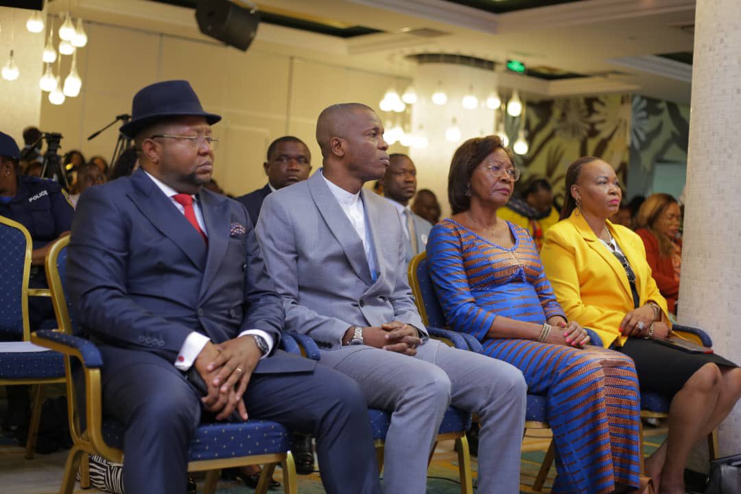 KambaleStphani1's tweet photo. #HappeningNow: Mise en place terminée. 
Arrivée du Directeur de Cabinet Adjoint du PR05, des ministres du droit humain, jeunesse et début de la cérémonie de célébration du 20 ième anniversaire du protocole de Maputo au Fleuve_Congo_Hotel.

#ProtocoleMaputo20ans
#MakokiYaMwasi https://t.co/w5HnmcINyP