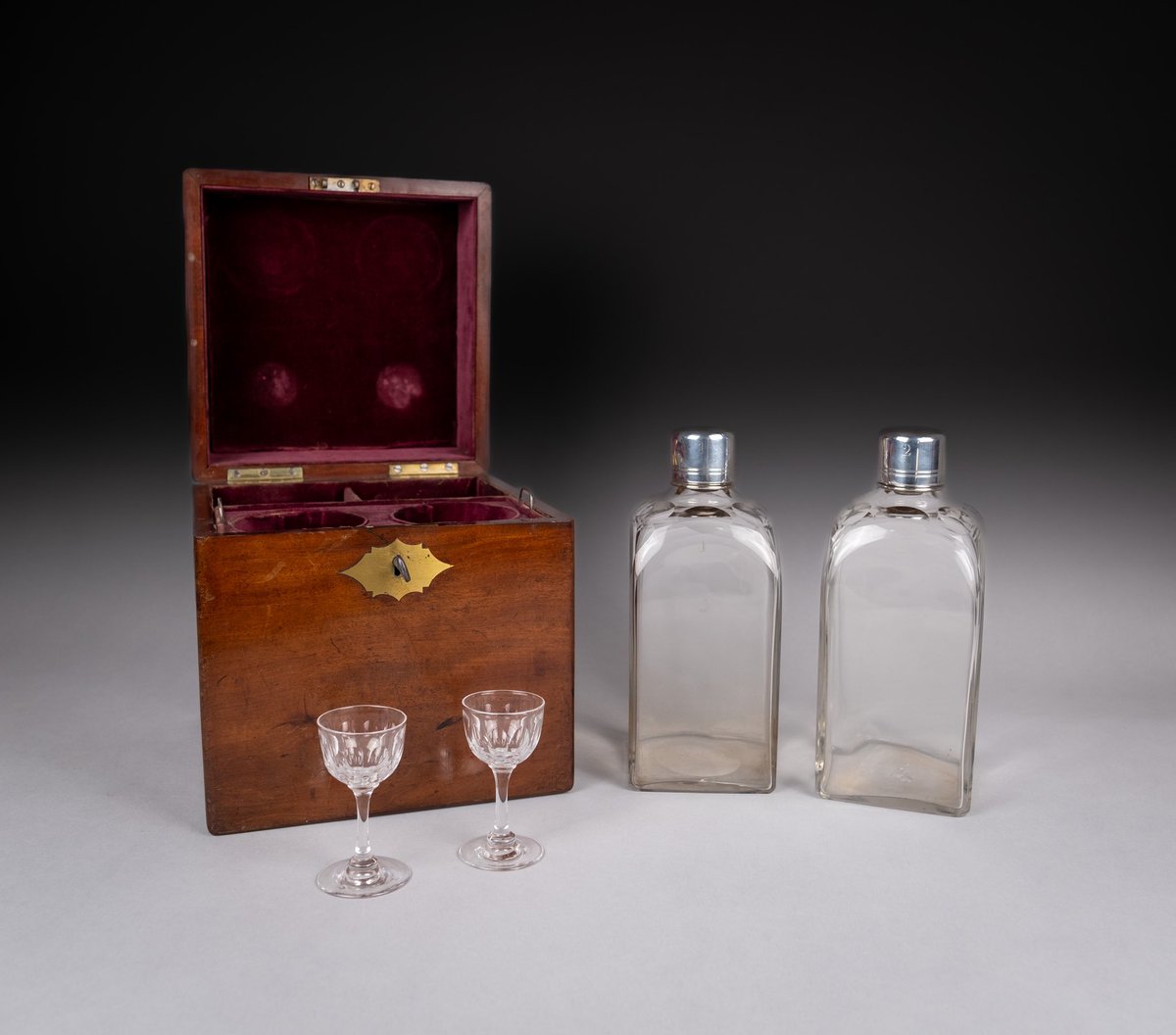 HarAntiques's tweet photo. A superb Georgian decanter and glass set, fully hallmarked for Joseph Angell I, London, 1827. Comprises of two large handblown glass decanters with silver screw-top rims &amp; lids/measures, together with a matching pair of stemmed glasses #antiques #silver 

https://t.co/1bMSu1bBYE https://t.co/zd4n0pgtRH