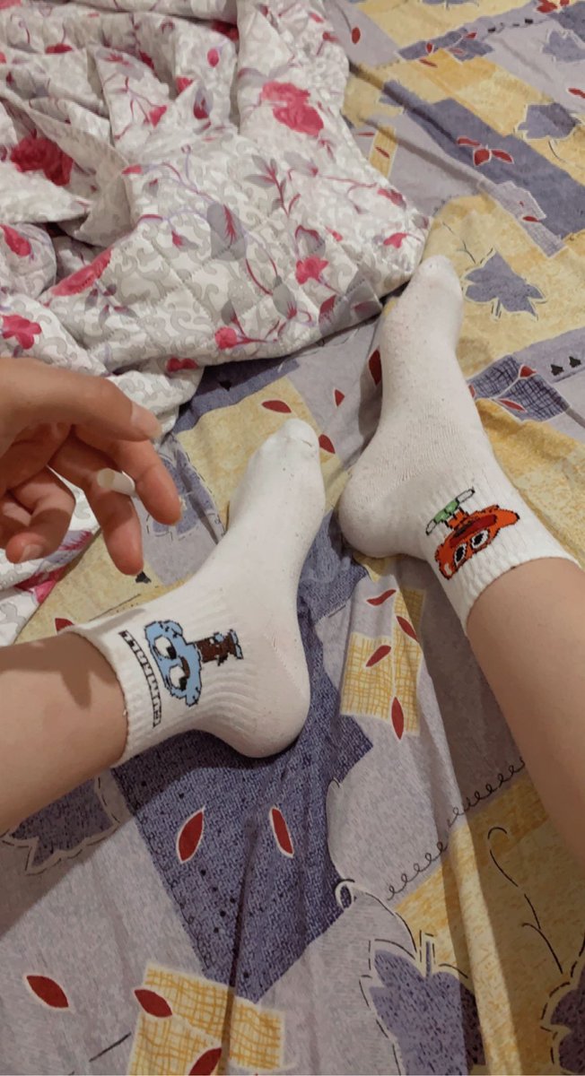 Ayaklarımın altına yatıp bamyalarını ezecegim salaklar yazsın #finansalköle #maddidestek #maddiyardım #ayak #ayakfetişi #ayakfetiş #slave #sahibe #sahibetürkiye