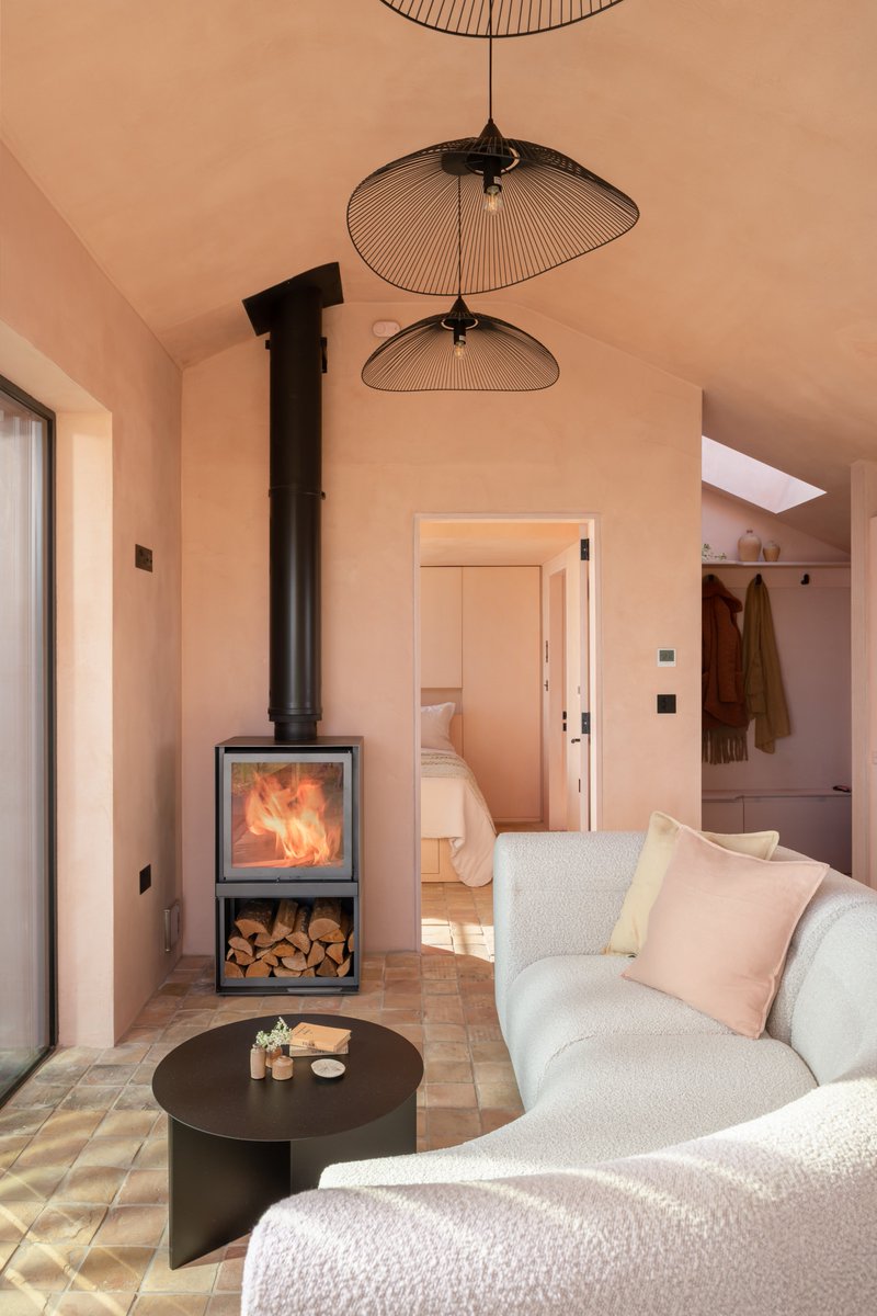 ClayworksClayPlaster (@ukclayworks) on Twitter photo 'There’s something about Suki that feels like living inside the pinkish-amber glow of a Himalayan salt lamp..' With far-reaching views over the Atlantic.
Suki by <a href="/uniquehomestays/">Unique Homestays</a>
#clayplaster 'There’s something about Suki that feels like living inside the pinkish-amber glow of a Himalayan salt lamp..' With far-reaching views over the Atlantic.
Suki by <a href="/uniquehomestays/">Unique Homestays</a>
#clayplaster