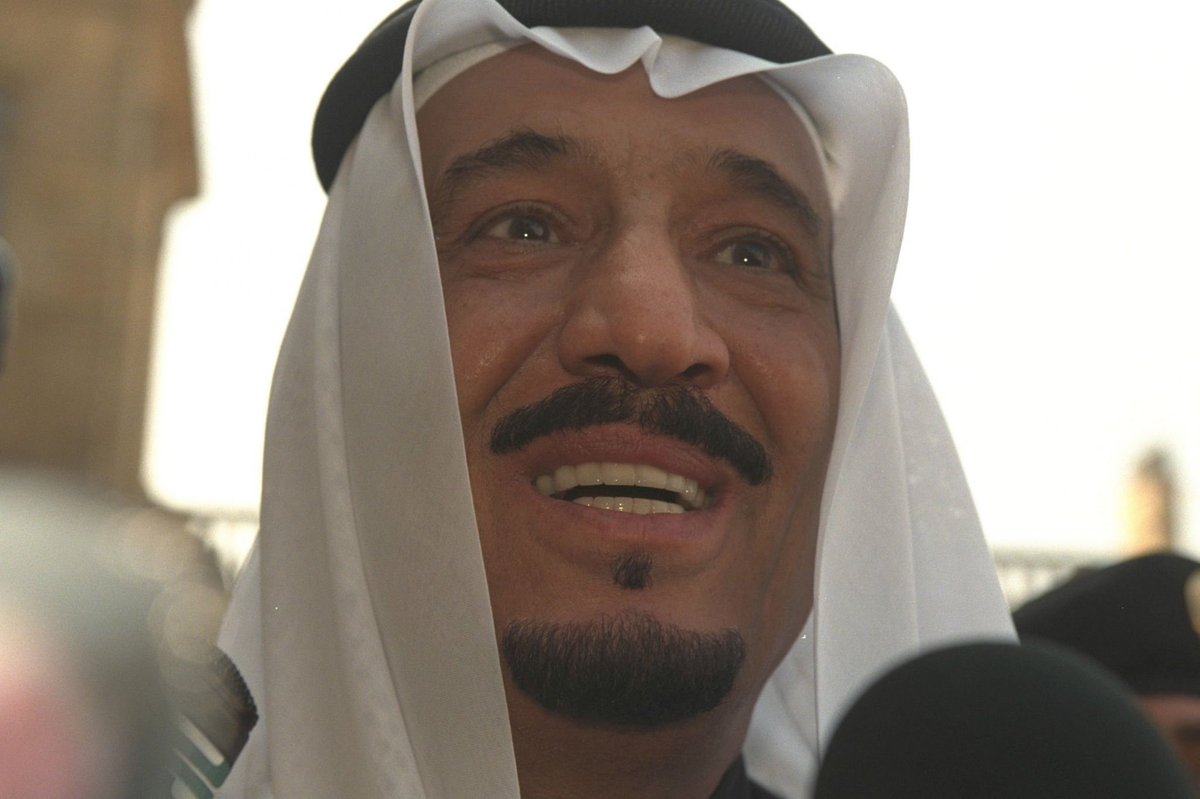 أَبْلَق. tweet media