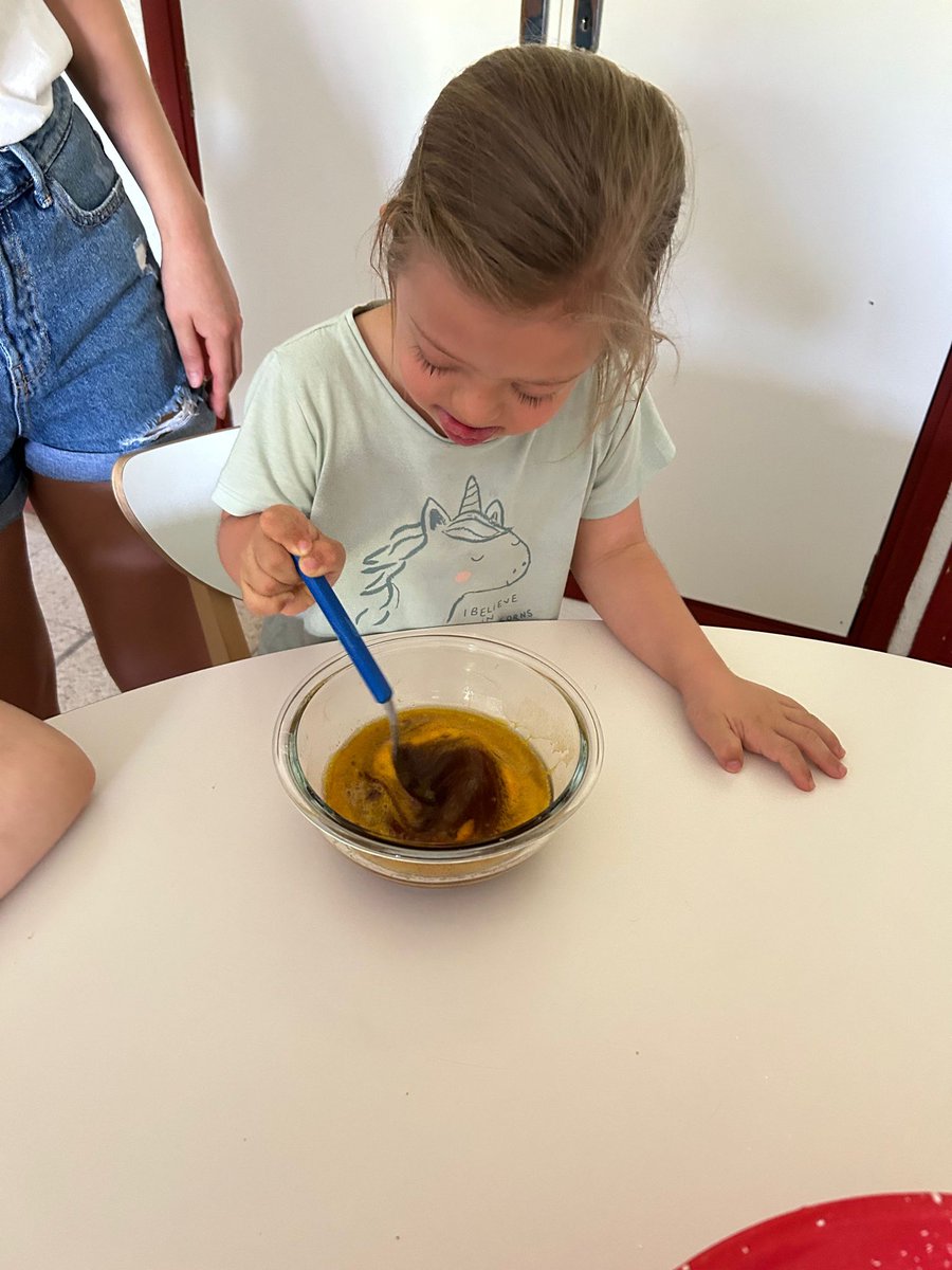 FGarrigou's tweet photo. 🍪 ¿Buscas plan para esta tarde? 🤔
Te proponemos hacer en familia unas ricas galletas de chocolate 🍫
 Aquí os dejamos una receta muy sencilla que puedes adaptar a tus gustos o necesidades:
250gr de Harina 
85 gr de mantequilla 🧈
1 🥚
1/2 🥄 levadura
100 gr 🍫
¡Te leemos!
⬇️⬇️ https://t.co/uIMq4MdhTc