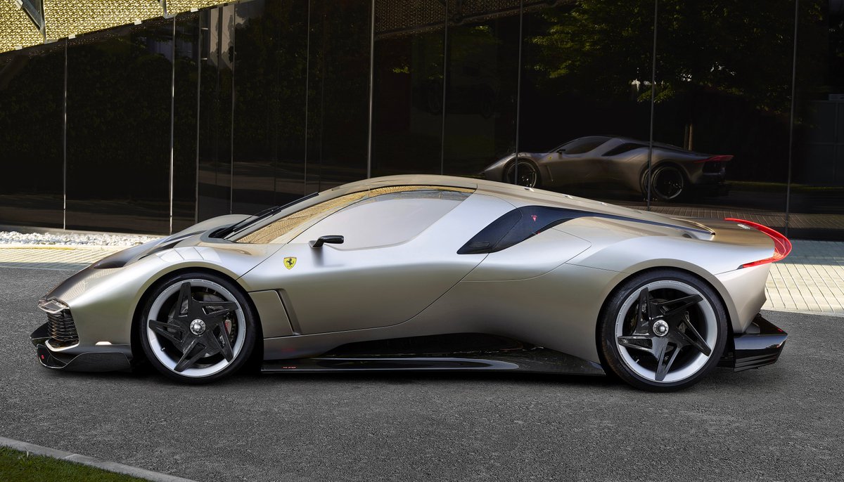 FerrariJPN's tweet image. 大胆で過激なビジョンを形にした #FerrariKC23 。 競技以外のサーキット走行に特化して設計され、画期的なエアロダイナミクス、エア・インテーク、堂々たるリアウィングを誇る。 この #FerrariOneOff モデルは、あらゆるレベルに於いて独自性の本質を体現する、唯一無二の傑作。 #Ferrari #フェラーリ